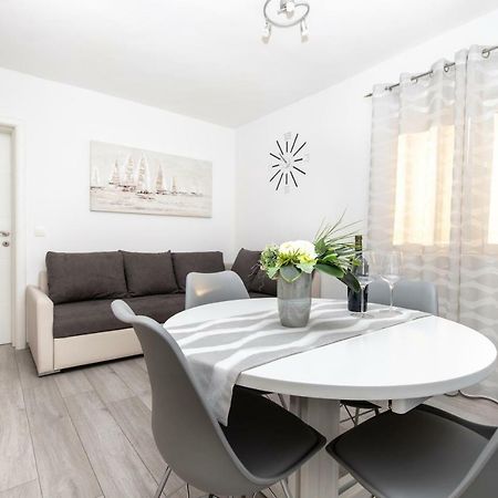 Apartman Topic Apartment Kastela Bagian luar foto