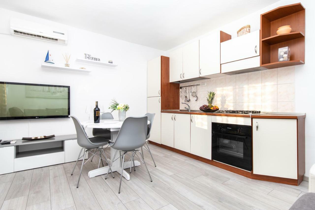Apartman Topic Apartment Kastela Bagian luar foto