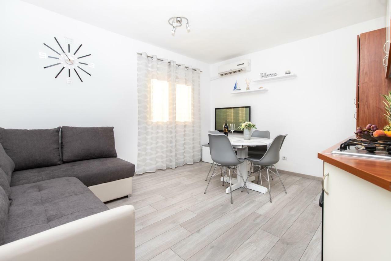 Apartman Topic Apartment Kastela Bagian luar foto