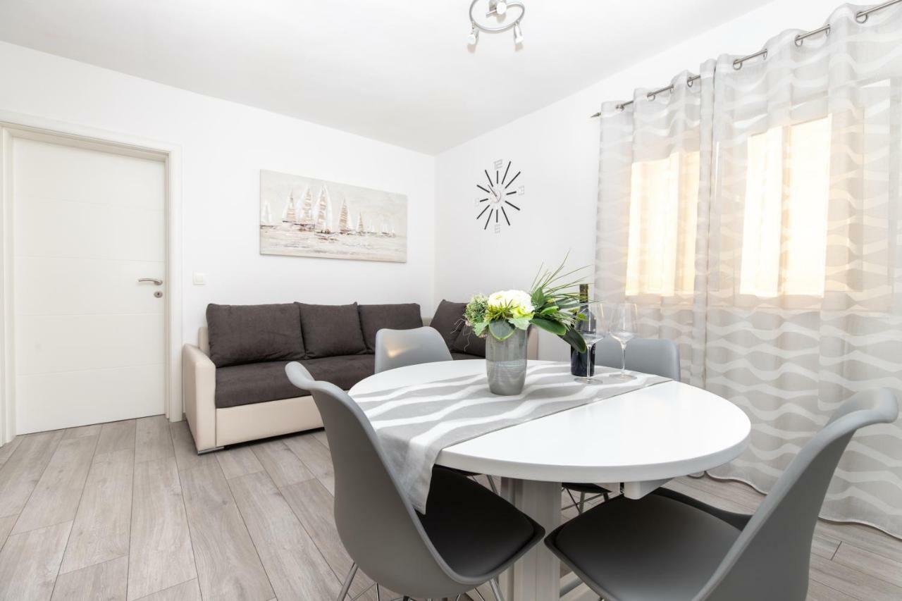 Apartman Topic Apartment Kastela Bagian luar foto