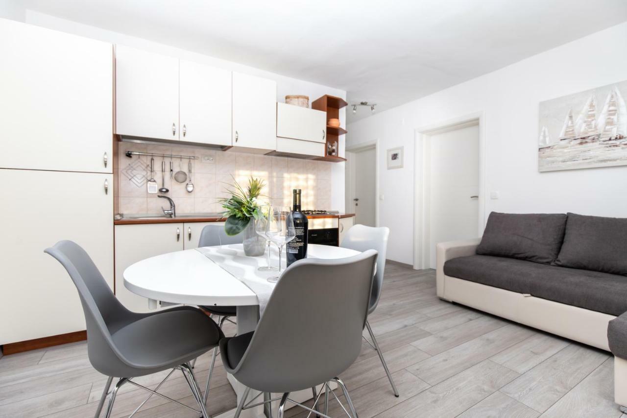Apartman Topic Apartment Kastela Bagian luar foto